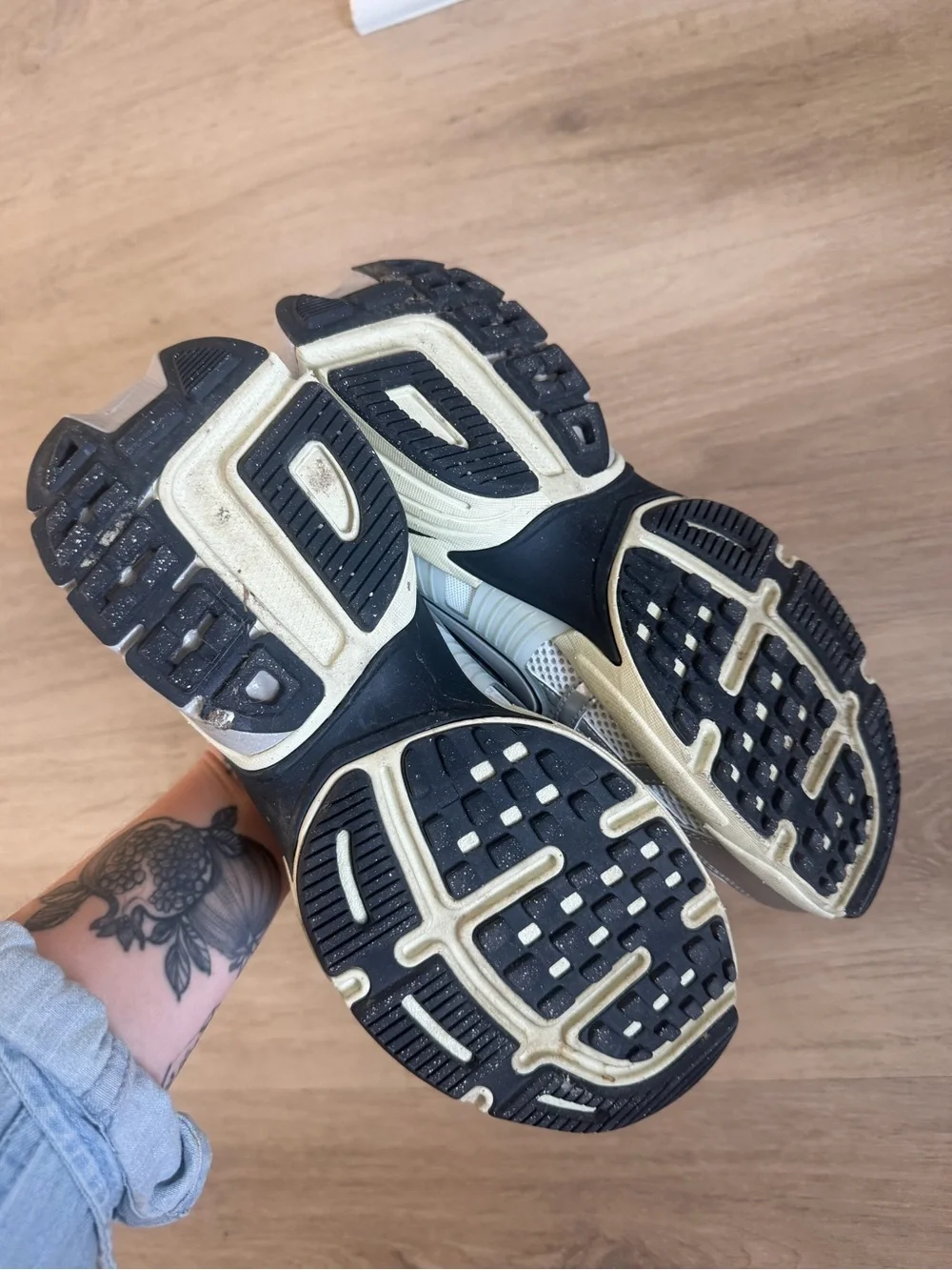 Nike Silver and Black Mesh Athletic Sneakers